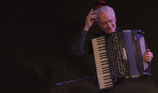 Matti Andersson med sitt accordeon