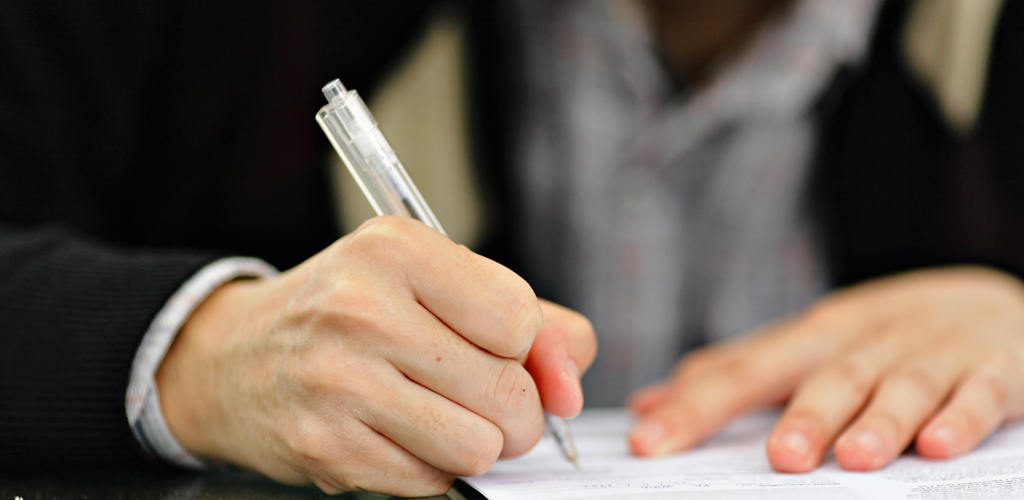 Hand With Pen Signing Form YZUV5MD