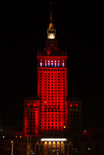 warsawa culture and science center red