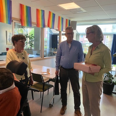 Yvonne o Pelle tackar av Ingrid efter 18 år