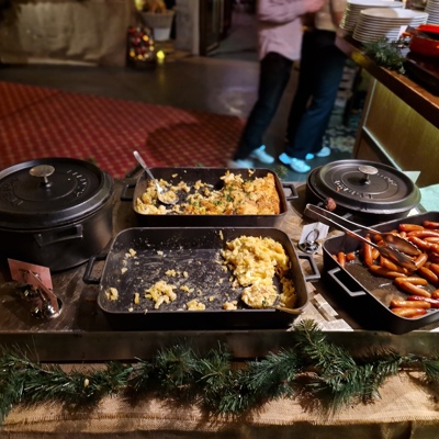 Uppsala Dec 2023 20231209 184900 Blodcancer F Uppsala Julbord Rest Uppsala Saluhall