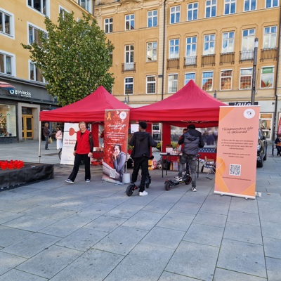 Blodcancerf Ljusmanifestationen 2025 20250903 162600 Vi Tar Emot Besökare Vid Tälten