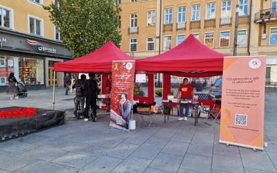 Blodcancerf Ljusmanifestationen 2025 20250903 162615 Vi Tar Emot Besökare Vid Tälten