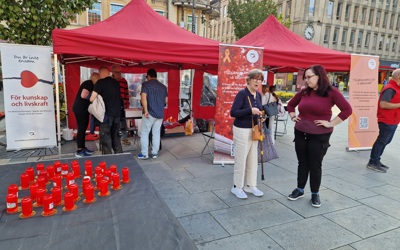 Blodcancerf Ljusmanifestationen 2025 20250903 161855 Vi Tar Emot Besökare Vid Tälten
